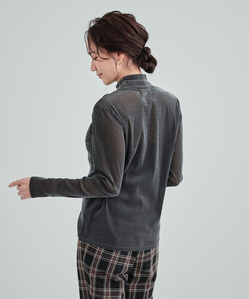 SHOO・LA・RUE（シューラルー）の「チュールストライプハイネック（Tシャツ/カットソー・レディース・チャコール/アイボリー系2/モスグリーン系2・04/01/02/03）」の9枚目の写真