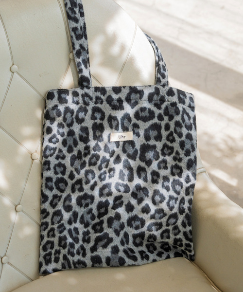 Spick & Span(スピックアンドスパン)の「《WEB限定追加》Uhr / ウーア * Spick & Span 別注LEOPARD Tote Bag(トートバッグ・レディース・グレー/ブラウン・FREE)」の1枚目の写真