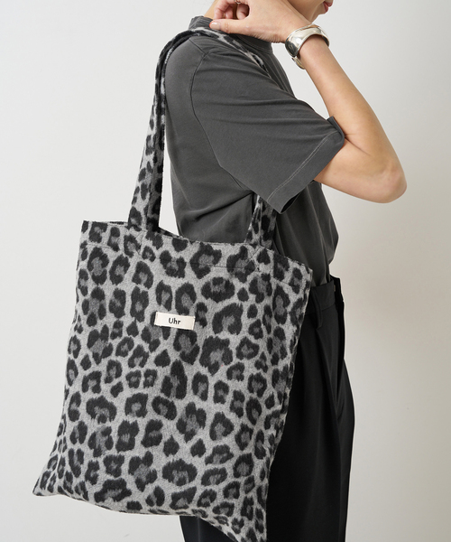 Spick & Span(スピックアンドスパン)の「《WEB限定追加》Uhr / ウーア * Spick & Span 別注LEOPARD Tote Bag(トートバッグ・レディース・グレー/ブラウン・FREE)」の5枚目の写真