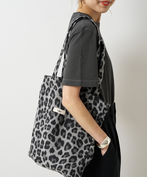 Spick & Span(スピックアンドスパン)の「《WEB限定追加》Uhr / ウーア * Spick & Span 別注LEOPARD Tote Bag(トートバッグ・レディース・グレー/ブラウン・FREE)」の6枚目の写真