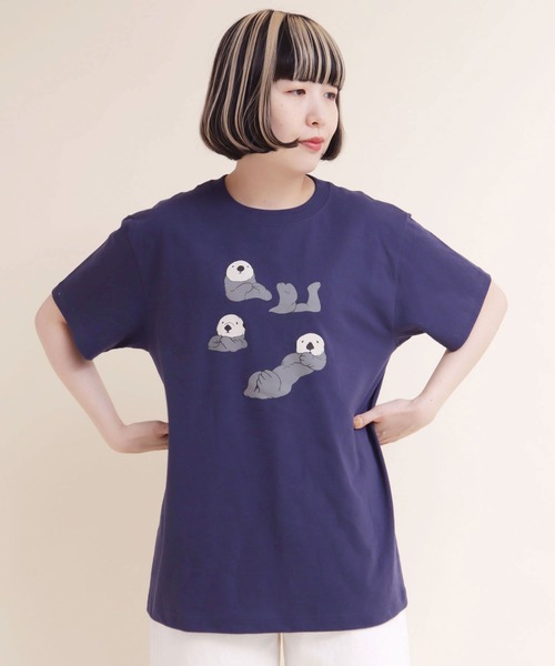 didizizi（ディディジジ）の「ラッコフレンズプリントTシャツ（Tシャツ/カットソー・レディース・ネイビー/ホワイト/ピンク・FREE）」の3枚目の写真