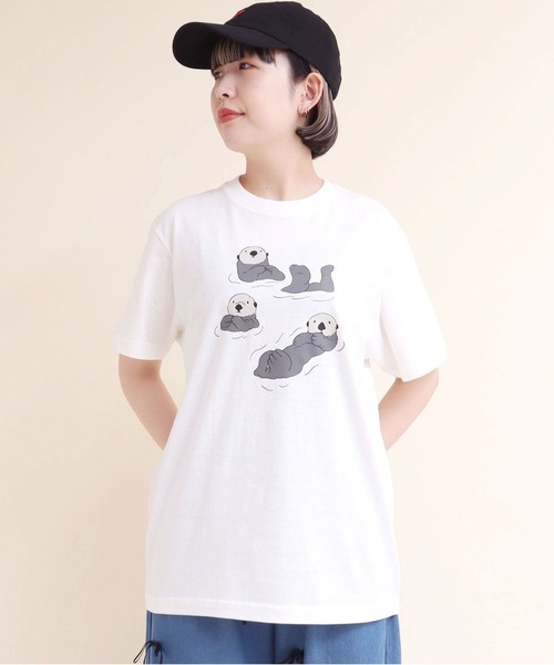 didizizi（ディディジジ）の「ラッコフレンズプリントTシャツ（Tシャツ/カットソー・レディース・ネイビー/ホワイト/ピンク・FREE）」の4枚目の写真