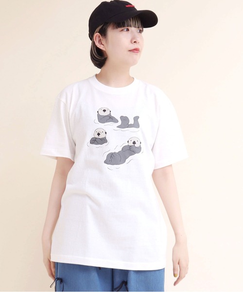 didizizi（ディディジジ）の「ラッコフレンズプリントTシャツ（Tシャツ/カットソー・レディース・ネイビー/ホワイト/ピンク・FREE）」の5枚目の写真