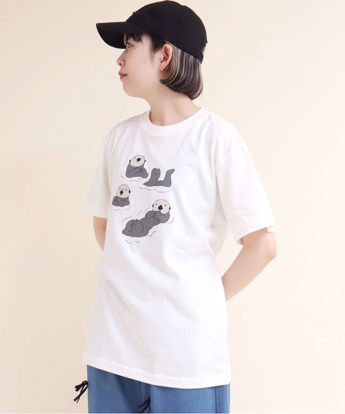 didizizi（ディディジジ）の「ラッコフレンズプリントTシャツ（Tシャツ/カットソー・レディース・ネイビー/ホワイト/ピンク・FREE）」の6枚目の写真
