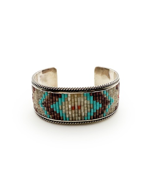 Indian Jewelry（インディアンジュエリー）の「THEATER シアター オルテガネイティブデザインシルバーバングル Made in USA（バングル/リストバンド・メンズ・ベージュ/グレー/ブルー/アイボリー・FREE）」の5枚目の写真
