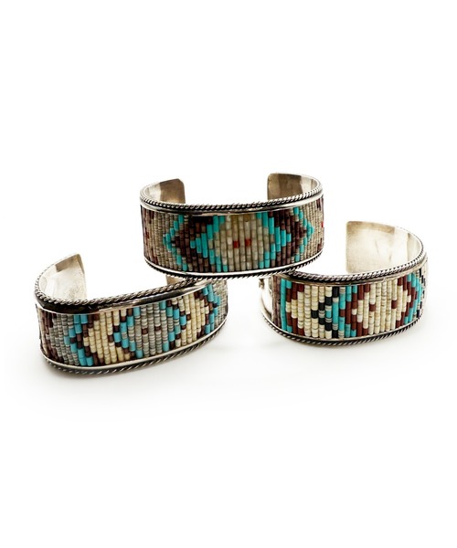 Indian Jewelry（インディアンジュエリー）の「THEATER シアター オルテガネイティブデザインシルバーバングル Made in USA（バングル/リストバンド・メンズ・ベージュ/グレー/ブルー/アイボリー・FREE）」の13枚目の写真