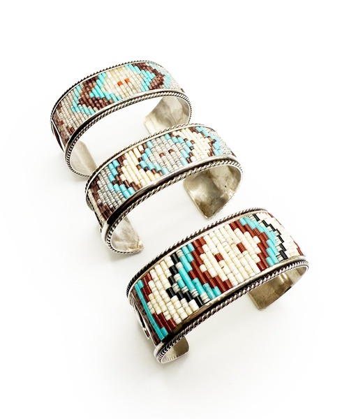 Indian Jewelry（インディアンジュエリー）の「THEATER シアター オルテガネイティブデザインシルバーバングル Made in USA（バングル/リストバンド・メンズ・ベージュ/グレー/ブルー/アイボリー・FREE）」の14枚目の写真