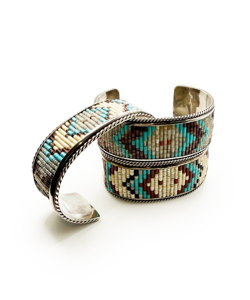 Indian Jewelry（インディアンジュエリー）の「THEATER シアター オルテガネイティブデザインシルバーバングル Made in USA（バングル/リストバンド・メンズ・ベージュ/グレー/ブルー/アイボリー・FREE）」の15枚目の写真