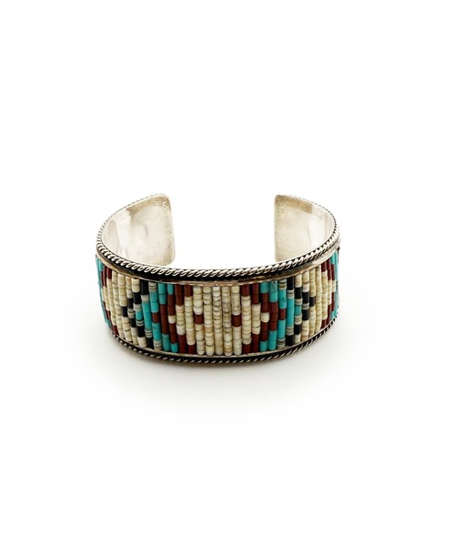 Indian Jewelry（インディアンジュエリー）の「THEATER シアター オルテガネイティブデザインシルバーバングル Made in USA（バングル/リストバンド・メンズ・ベージュ/グレー/ブルー/アイボリー・FREE）」の6枚目の写真