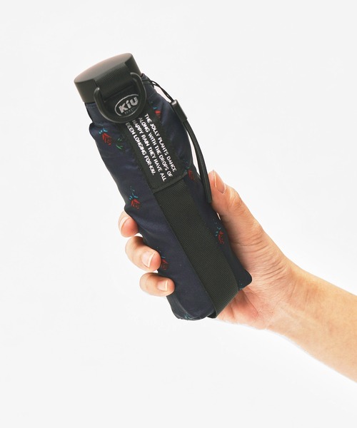 KiU（キウ）の「超軽量 UVカット コンパクトアンブレラ 晴雨兼用（折りたたみ傘・レディース・カラフル/レオパード/アニマル/ブラック/タイガーカモ・FREE）」の7枚目の写真