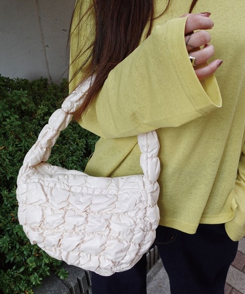 CORNERS（コーナーズ）の「ギャザーキルティングハンドバッグ（ハンドバッグ・レディース・シルバー/アイボリー/ブラック・FREE）」の8枚目の写真
