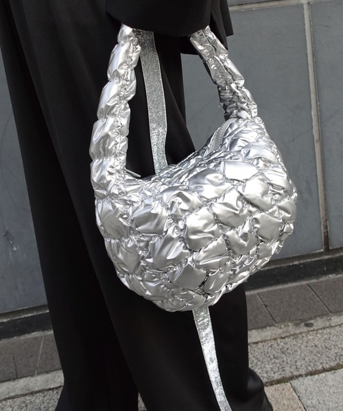 CORNERS（コーナーズ）の「ギャザーキルティングハンドバッグ（ハンドバッグ・レディース・シルバー/アイボリー/ブラック・FREE）」の14枚目の写真