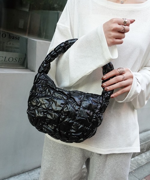 CORNERS（コーナーズ）の「ギャザーキルティングハンドバッグ（ハンドバッグ・レディース・シルバー/アイボリー/ブラック・FREE）」の12枚目の写真