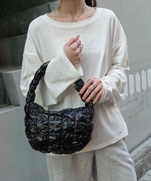 CORNERS（コーナーズ）の「ギャザーキルティングハンドバッグ（ハンドバッグ・レディース・シルバー/アイボリー/ブラック・FREE）」の13枚目の写真