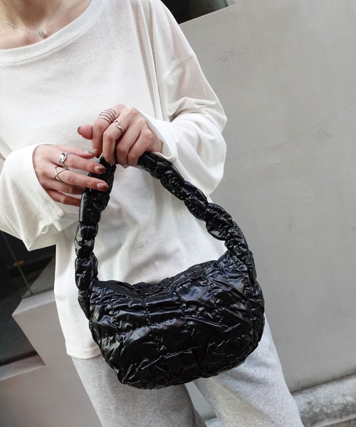 CORNERS（コーナーズ）の「ギャザーキルティングハンドバッグ（ハンドバッグ・レディース・シルバー/アイボリー/ブラック・FREE）」の11枚目の写真