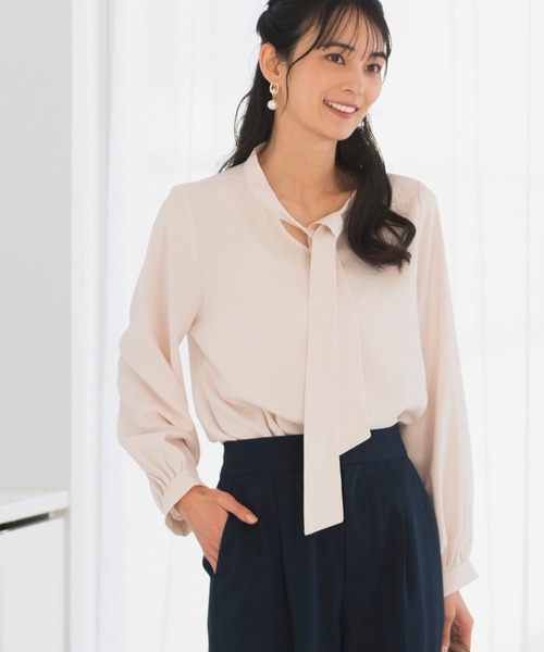 CELEN（セレン）の「【洗える/防シワ加工/UV加工/花粉防止】2WAYボウタイブラウス 長袖（シャツ/ブラウス・レディース・グレー系その他/ホワイト/ブルー/ネイビー/ピンクベージュ/ブラック・L/M/S）」の6枚目の写真