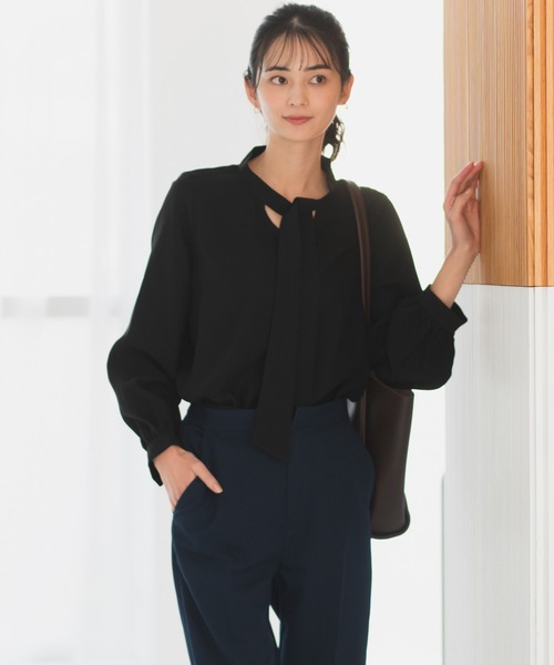 CELEN（セレン）の「【洗える/防シワ加工/UV加工/花粉防止】2WAYボウタイブラウス 長袖（シャツ/ブラウス・レディース・グレー系その他/ホワイト/ブルー/ネイビー/ピンクベージュ/ブラック・L/M/S）」の2枚目の写真