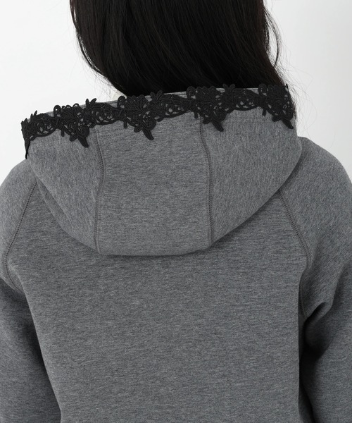 UNIVERVAL MUSE(ユニバーバル ミューズ)の「レース付フーディーパーカー カーディガン(カーディガン/ボレロ・レディース・ブラック/オフホワイト/グレー・2)」の12枚目の写真