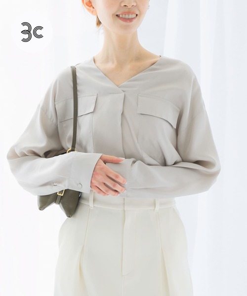 URBAN RESEARCH ROSSO WOMEN(アーバンリサーチ ロッソ)の「キュプラツイルVネックブラウス(シャツ/ブラウス・レディース・ブルー/モカ/ライトベージュ・FREE)」の3枚目の写真