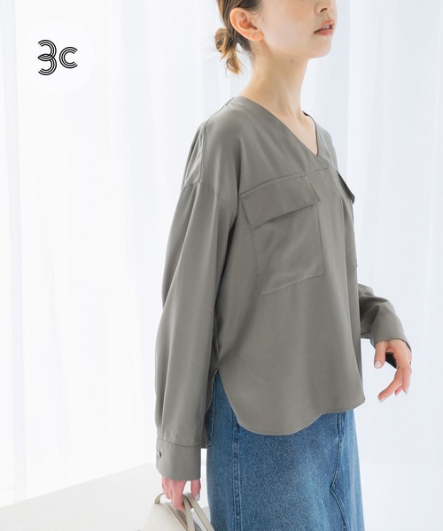 URBAN RESEARCH ROSSO WOMEN(アーバンリサーチ ロッソ)の「キュプラツイルVネックブラウス(シャツ/ブラウス・レディース・ブルー/モカ/ライトベージュ・FREE)」の2枚目の写真