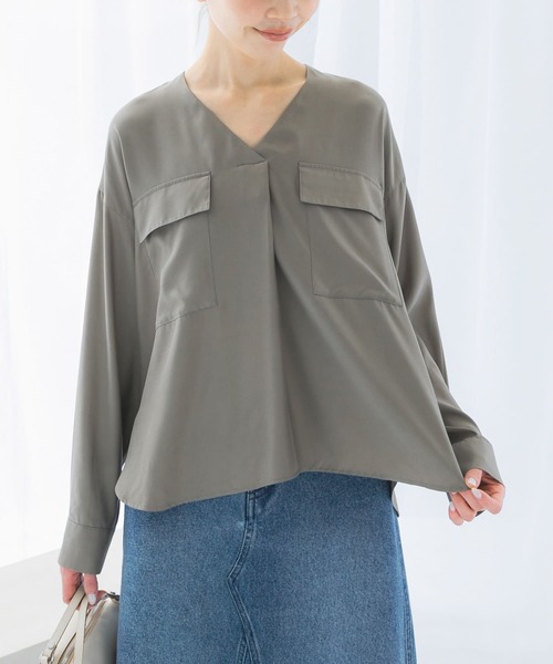 URBAN RESEARCH ROSSO WOMEN(アーバンリサーチ ロッソ)の「キュプラツイルVネックブラウス(シャツ/ブラウス・レディース・ブルー/モカ/ライトベージュ・FREE)」の14枚目の写真