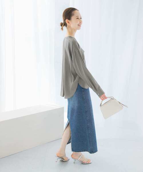 URBAN RESEARCH ROSSO WOMEN(アーバンリサーチ ロッソ)の「キュプラツイルVネックブラウス(シャツ/ブラウス・レディース・ブルー/モカ/ライトベージュ・FREE)」の6枚目の写真