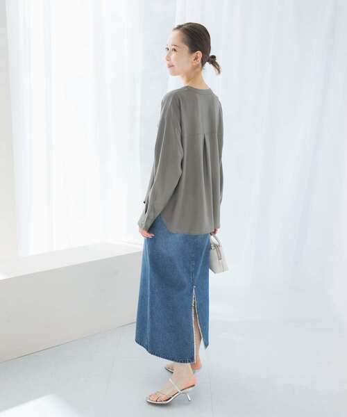 URBAN RESEARCH ROSSO WOMEN(アーバンリサーチ ロッソ)の「キュプラツイルVネックブラウス(シャツ/ブラウス・レディース・ブルー/モカ/ライトベージュ・FREE)」の7枚目の写真