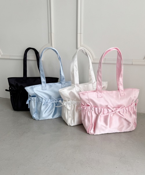Loueme(ルエム)の「メニーポケットリボンサテンバッグ(トートバッグ・レディース・ピンク/ライトブルー/アイボリー/ブラック・FREE)」の5枚目の写真