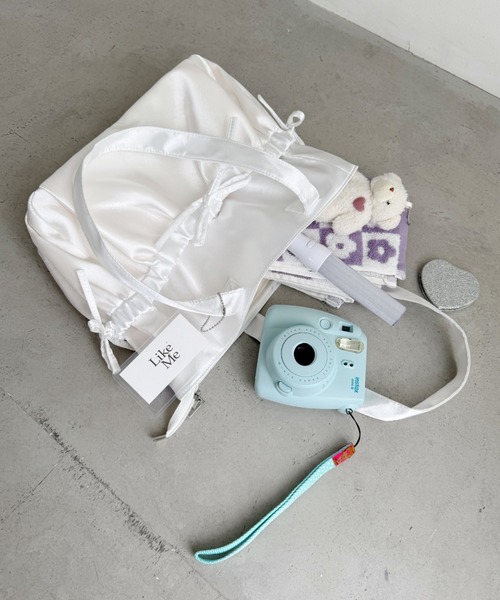 Loueme(ルエム)の「メニーポケットリボンサテンバッグ(トートバッグ・レディース・ピンク/ライトブルー/アイボリー/ブラック・FREE)」の7枚目の写真