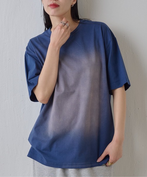 COLONY 2139（コロニートゥーワンスリーナイン）の「フロントスプレーTシャツ（Tシャツ/カットソー・メンズ・ブラック/ネイビー・MEDIUM/LARGE）」の2枚目の写真