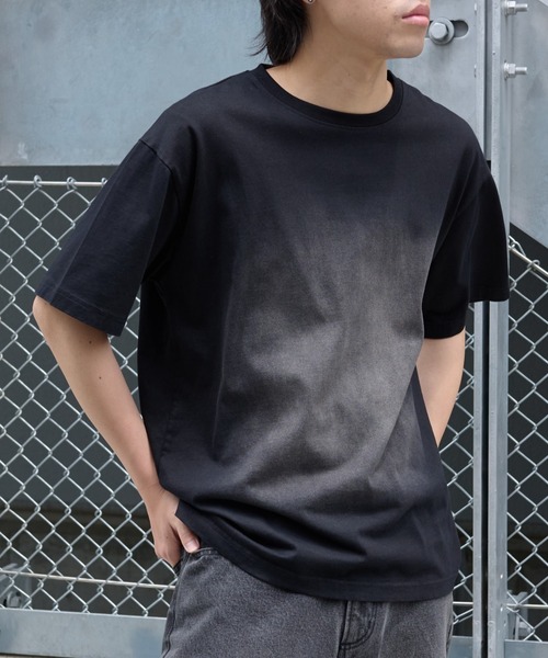 COLONY 2139（コロニートゥーワンスリーナイン）の「フロントスプレーTシャツ（Tシャツ/カットソー・メンズ・ブラック/ネイビー・MEDIUM/LARGE）」の1枚目の写真