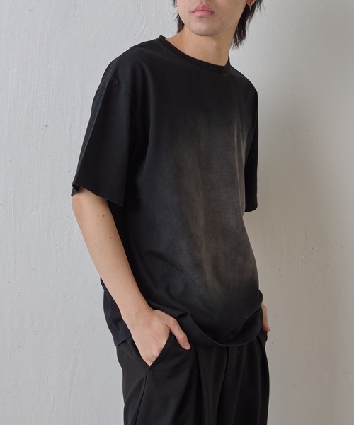 COLONY 2139（コロニートゥーワンスリーナイン）の「フロントスプレーTシャツ（Tシャツ/カットソー・メンズ・ブラック/ネイビー・MEDIUM/LARGE）」の21枚目の写真