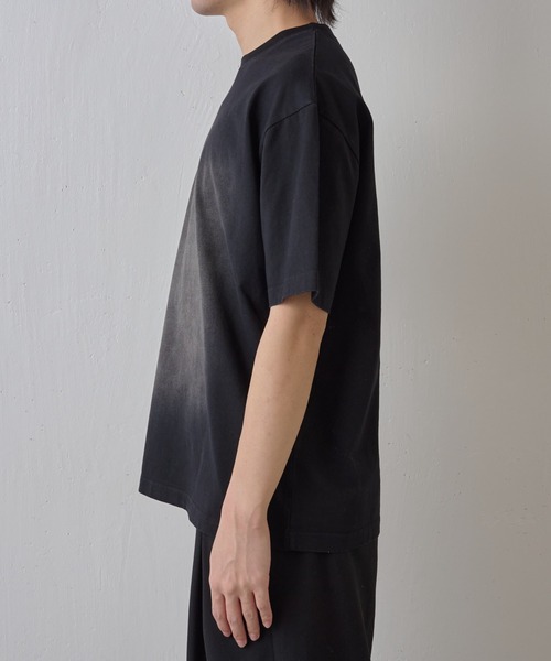 COLONY 2139（コロニートゥーワンスリーナイン）の「フロントスプレーTシャツ（Tシャツ/カットソー・メンズ・ブラック/ネイビー・MEDIUM/LARGE）」の7枚目の写真