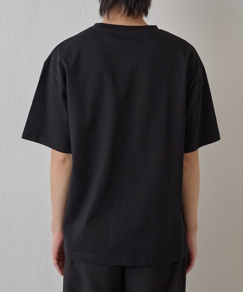 COLONY 2139（コロニートゥーワンスリーナイン）の「フロントスプレーTシャツ（Tシャツ/カットソー・メンズ・ブラック/ネイビー・MEDIUM/LARGE）」の6枚目の写真