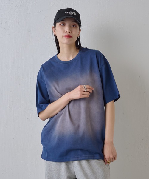COLONY 2139（コロニートゥーワンスリーナイン）の「フロントスプレーTシャツ（Tシャツ/カットソー・メンズ・ブラック/ネイビー・MEDIUM/LARGE）」の20枚目の写真