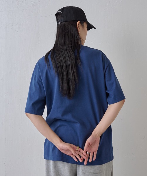 COLONY 2139（コロニートゥーワンスリーナイン）の「フロントスプレーTシャツ（Tシャツ/カットソー・メンズ・ブラック/ネイビー・MEDIUM/LARGE）」の18枚目の写真