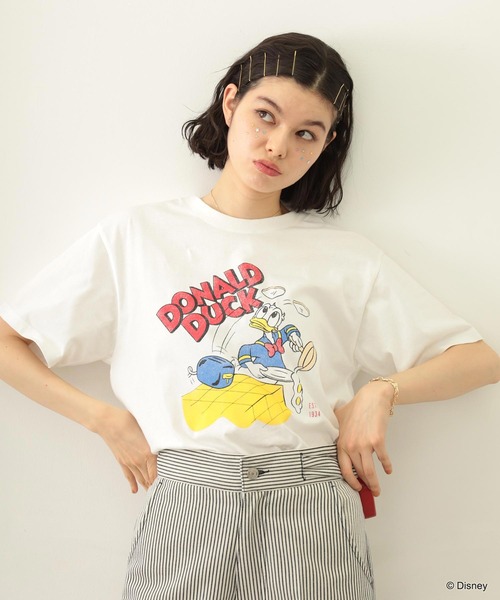 Disney(ディズニー)の「DONALD DUCK / COOKING S/S TEE(Tシャツ/カットソー・レディース・ライトブルー/ホワイト・ONE SIZE)」の3枚目の写真