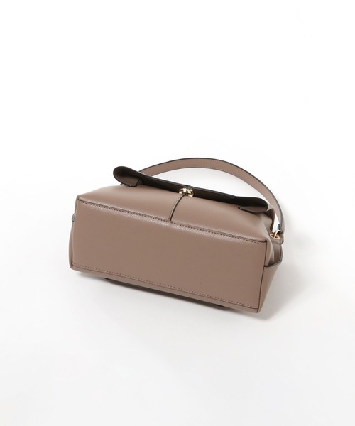 Andemiu（アンデミュウ）の「フラップショルダー492557（ハンドバッグ・レディース・ブラウン/アイボリー/ダークグレー・FREE）」の6枚目の写真