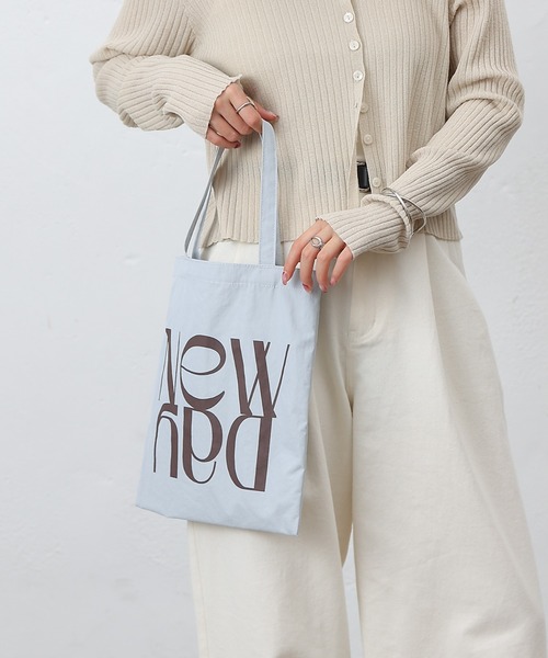 COLONY 2139（コロニートゥーワンスリーナイン）の「ナイロンショートハンドバッグ（ハンドバッグ・レディース・アイボリー/サックスブルー/モカ・FREE）」の10枚目の写真