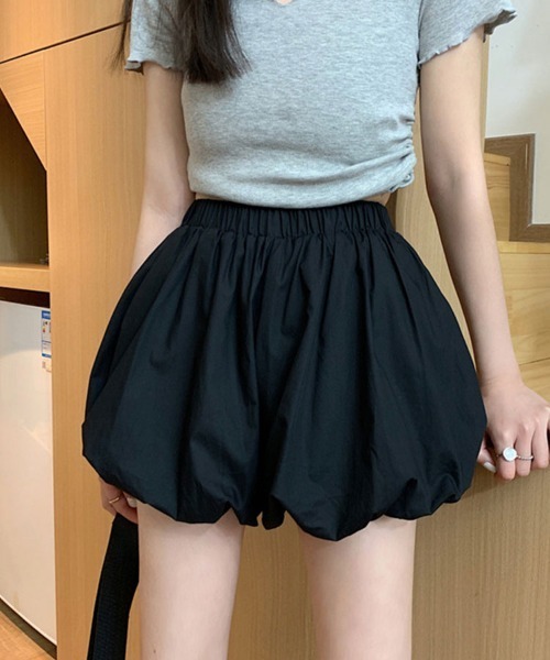 SallyLunn(サリーラン)の「【ふんわりバルーンシルエット】バルーンスカートパンツ(スカート・レディース・ブラック/ホワイト・LARGE/MEDIUM)」の1枚目の写真