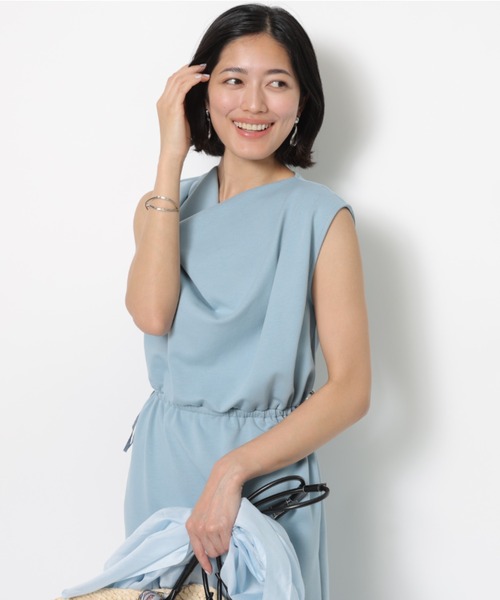 JUSGLITTY(ジャスグリッティー)の「ドレープネックカットワンピース(ワンピース・レディース・ブルー系その他3/チャコールグレー/ベージュ・1/2)」の9枚目の写真