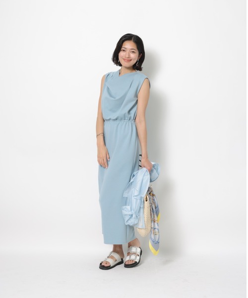 JUSGLITTY(ジャスグリッティー)の「ドレープネックカットワンピース(ワンピース・レディース・ブルー系その他3/チャコールグレー/ベージュ・1/2)」の11枚目の写真