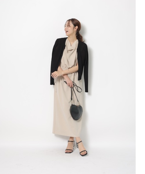 JUSGLITTY(ジャスグリッティー)の「ドレープネックカットワンピース(ワンピース・レディース・ブルー系その他3/チャコールグレー/ベージュ・1/2)」の13枚目の写真