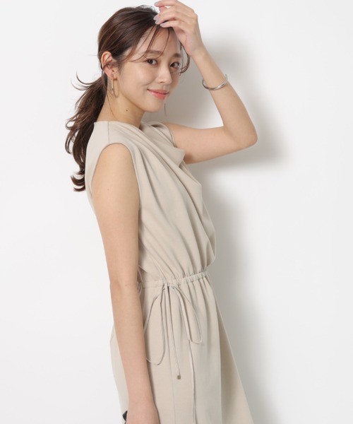 JUSGLITTY(ジャスグリッティー)の「ドレープネックカットワンピース(ワンピース・レディース・ブルー系その他3/チャコールグレー/ベージュ・1/2)」の15枚目の写真
