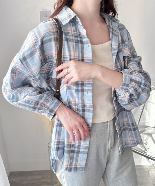 Dewlily（デューリリー）の「トレンドのゆるっとシルエット。羽織って華奢見え◎オーバーサイズチェック柄シャツ（シャツ/ブラウス・レディース・ピンク/ブルー・FREE）」の8枚目の写真