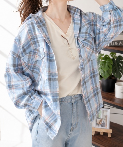 Dewlily（デューリリー）の「トレンドのゆるっとシルエット。羽織って華奢見え◎オーバーサイズチェック柄シャツ（シャツ/ブラウス・レディース・ピンク/ブルー・FREE）」の12枚目の写真