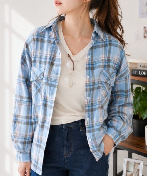 Dewlily（デューリリー）の「トレンドのゆるっとシルエット。羽織って華奢見え◎オーバーサイズチェック柄シャツ（シャツ/ブラウス・レディース・ピンク/ブルー・FREE）」の15枚目の写真