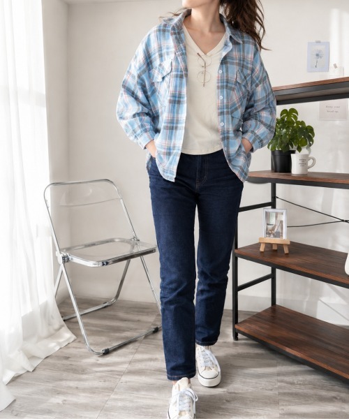 Dewlily（デューリリー）の「トレンドのゆるっとシルエット。羽織って華奢見え◎オーバーサイズチェック柄シャツ（シャツ/ブラウス・レディース・ピンク/ブルー・FREE）」の16枚目の写真