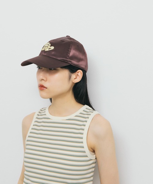 KBF（ケイビーエフ）の「プランプエンブロイダリーサテンCAP（キャップ・レディース・ブラウン/ネイビー・ONE）」の3枚目の写真
