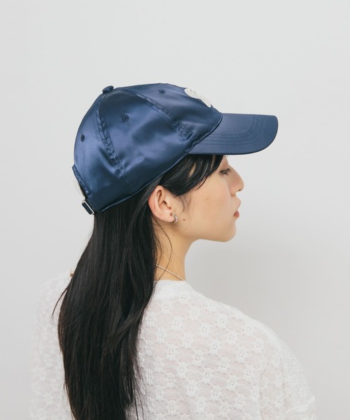 KBF（ケイビーエフ）の「プランプエンブロイダリーサテンCAP（キャップ・レディース・ブラウン/ネイビー・ONE）」の8枚目の写真